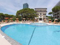 Hotel-Bertha-Jesolo-Esterno-piscina-frontale